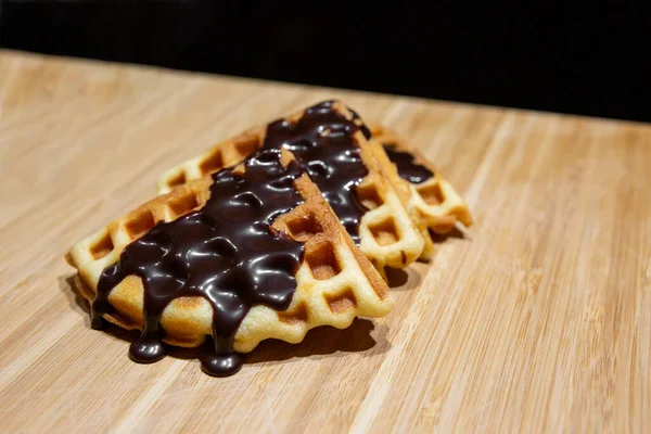 Waffeln Mit Schokoladensoße — Stockfoto