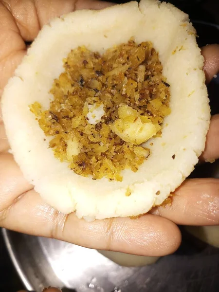 Kue Beras Kukus Dengan Isian Kelapa India — Stok Foto