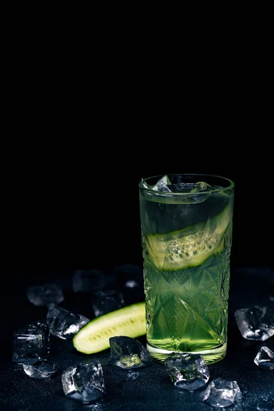 Cocktail Cucumber Dark Talbe — Stock Photo, Image