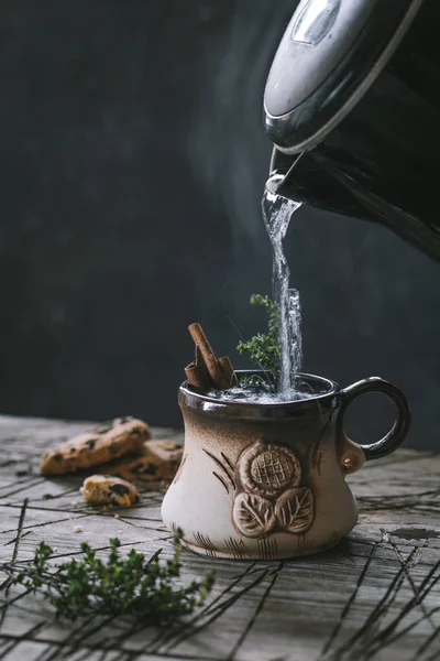 Eine Tasse Kräutertee Mit Zimt — Stockfoto