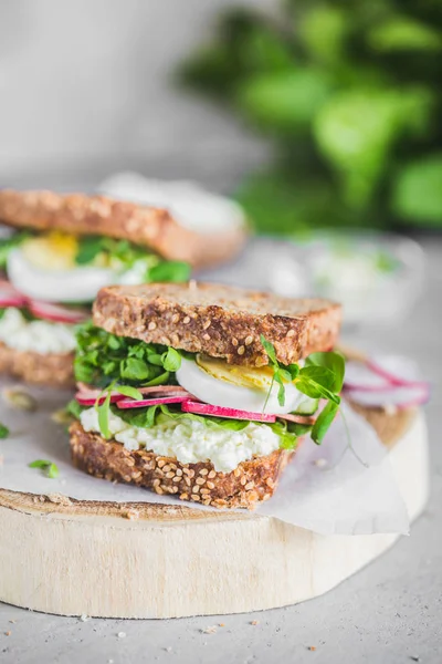 Sándwich con huevo — Foto de Stock