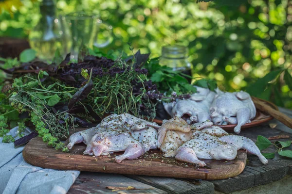 Frisches rohes Fleisch Wachteln — Stockfoto