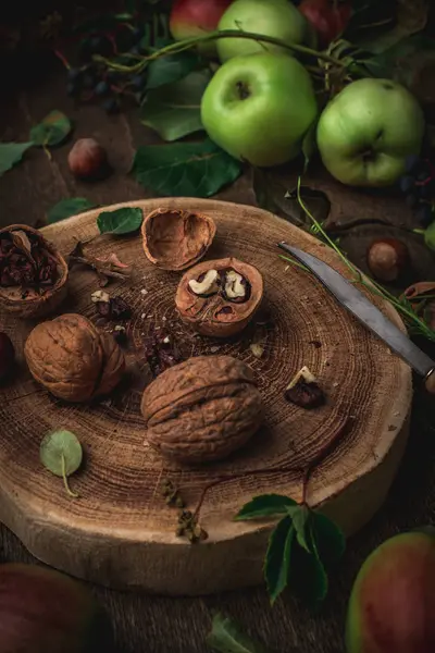 Vlašské ořechy a lískové oříšky — Stock fotografie