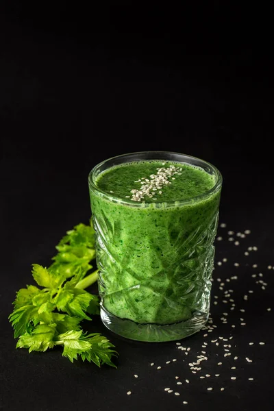 Ispanak ve kereviz Smoothie — Stok fotoğraf