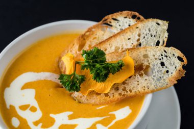 Balkabağı çorbası.