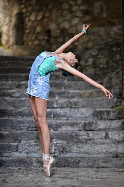 Elegante Ballerina Balletto Giovane Ballerina Che Danza Balletto Città — Foto Stock