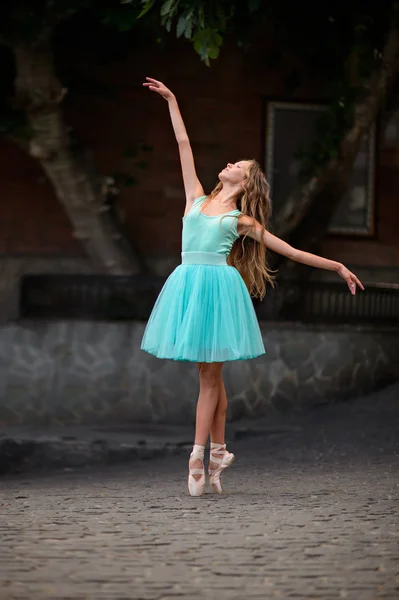 Elegante Ballerina Balletto Giovane Ballerina Che Danza Balletto Città — Foto Stock