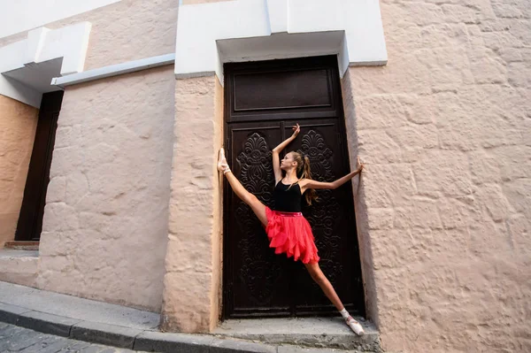 Elegante Ballerina Balletto Giovane Ballerina Che Danza Balletto Città — Foto Stock