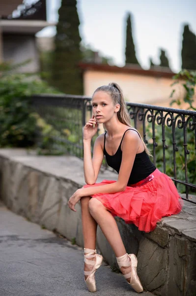 Elegante Ballerina Balletto Giovane Ballerina Che Danza Balletto Città — Foto Stock