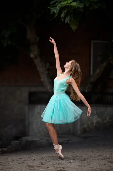 Elegante Dançarina Balé Jovem Dançando Balé Cidade Imagens De Bancos De Imagens Sem Royalties