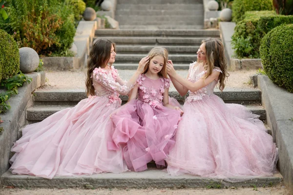 Meninas Bonitas Vestido Incrível Livre Crianças Damas Honor Imagens De Bancos De Imagens Sem Royalties
