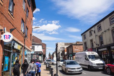 İnsanlar Sheffield city, İngiltere'de yürümek