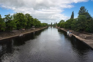 York şehrinde Ouse Nehri üzerinde görünümü, İngiltere.