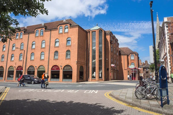 Menschen zu Fuß in der Stadt, North York, England. — Stockfoto