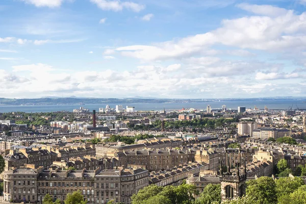 Edinburgh Calton Hill üst görünümü Edinbrugh eski şehir şehir peyzaj olduğunu