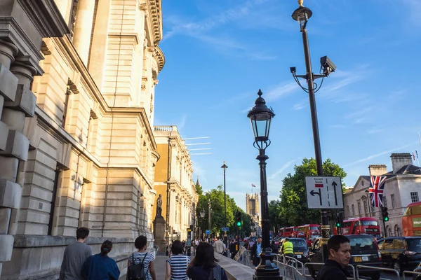 Mensen die wandelen in Londen City, UK — Stockfoto