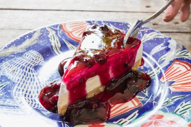 Çilek kremalı cheesecake