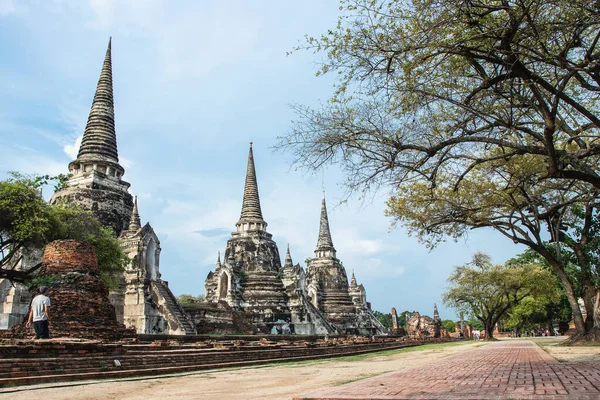 世界遺産のアユタヤのワット シーサンペット寺院を訪問する観光旅行タイ — ストック写真