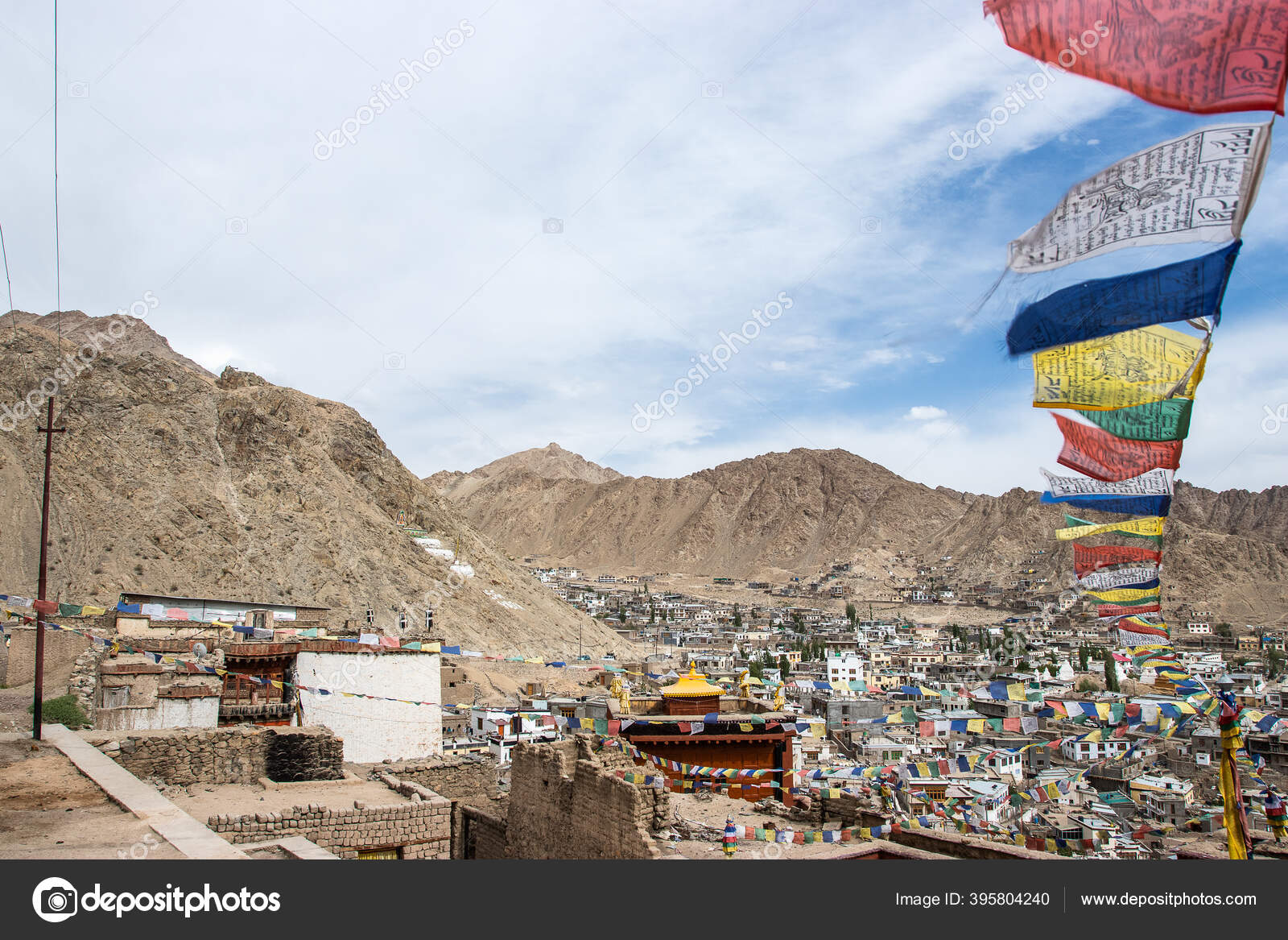 Blick Auf Leh Ladakh Stadt Und Farbe Flagge Mit Blauem Stockfotografie Lizenzfreie Fotos C Kannapon 395804240 Depositphotos