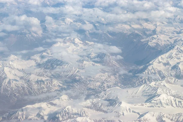 Vista Della Montagna Dell Himalaya Attraverso Finestrino Dell Aereo — Foto Stock