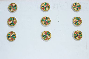 Budizm çarkı, Leh Ladakh, Jammu ve Kashmir 'deki Shanti stupa' nın dekoratif deseni..