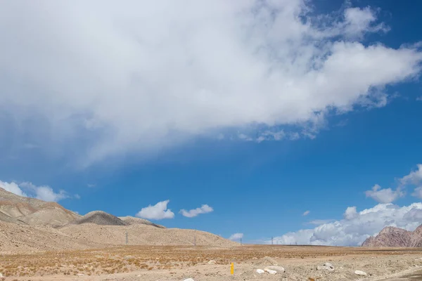 Paisaje Vista Tierra Arena Del Desierto Con Nubes Blancas Cielo — Foto de Stock