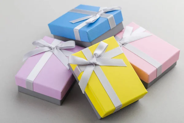 Small Colorful Gift Boxes Ribbon Bows Gray Background Pink Yellow — Stock Photo, Image