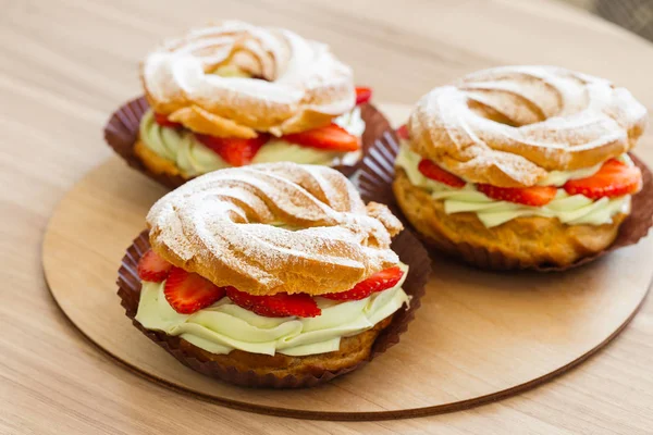 Paris Brest Anelli Soffio Alla Panna Pasticceria Tradizionale Francese Dessert — Foto Stock