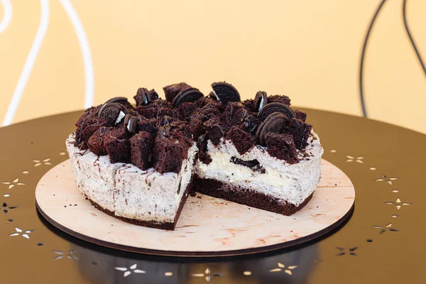 Frischkäsekuchen Mit Schokokeksen Und Brownies — Stockfoto