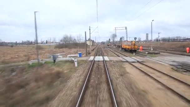 Eisenbahnstrecke führt durch kubanische Landschaften — Stockvideo