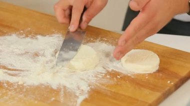 Kalın hale çiğ hamur krep