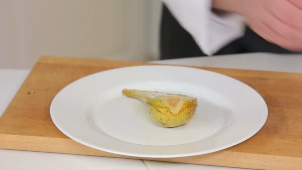 Карамельный грушевый десерт — стоковое видео
