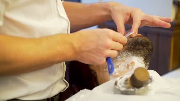 Bearded man getting beard haircut and shaved — Stock Video