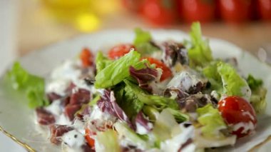 Sığır eti ve sebze salatası