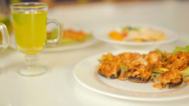 İki Kişilik servis Öğle Yemeği