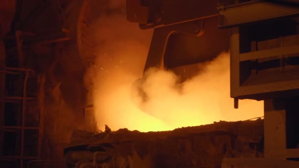Blast furnance vid en metallurgisk fabrik — Stockvideo