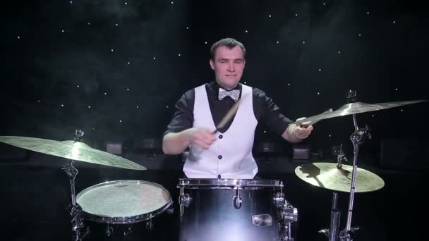 Drummer op de drums — Stockvideo