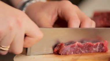 Sığır eti bir gemide Dilimleme