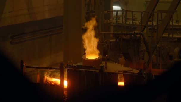 Furnance melting iron in the foundry — Stock Video