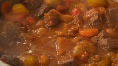 Güveç sığır eti ve sebze gulaş