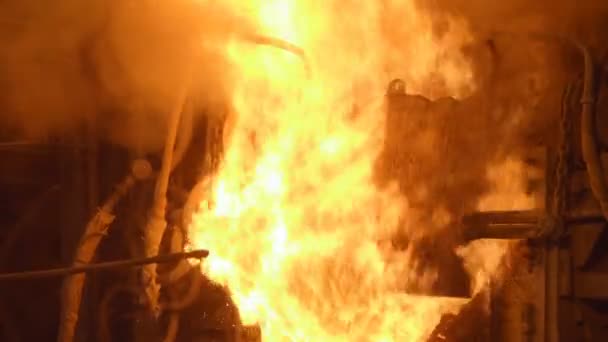 Έκρηξη furnance μεταλλουργικών εγκαταστάσεων, σιδήρου και χαλυβουργικών εργασιών — Αρχείο Βίντεο