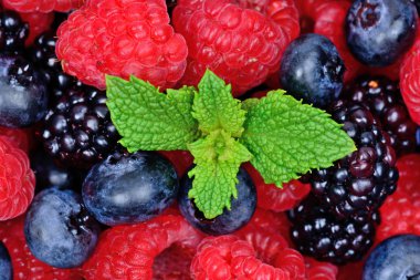 Arka plan renkli taze çilek yakın çekim