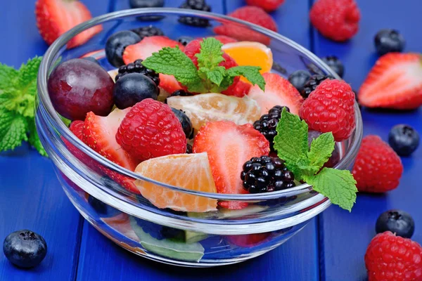 Close Colorful Fruit Salad Transparent Bowl — Stock Photo, Image