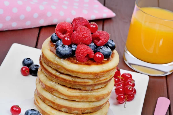 Close Pancakes Plate Fresh Berries Orange Juice Wooden Table — Stock Photo, Image