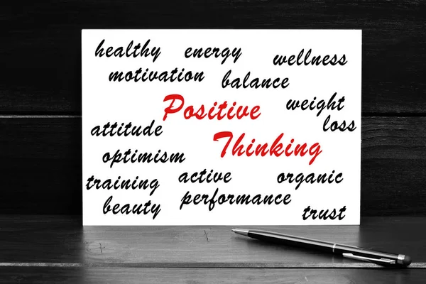 Palavras de pensamento positivo no papel — Fotografia de Stock