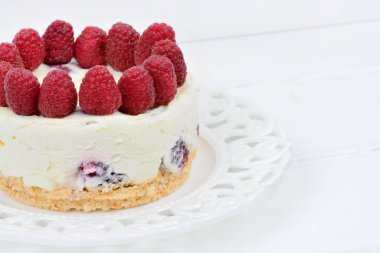 Masada beyaz çikolata ve ahududu ile Mini cheesecake