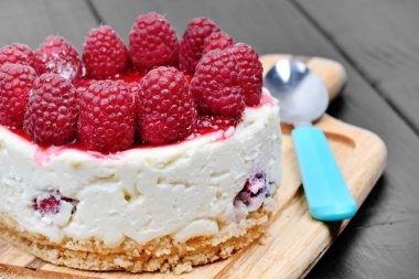 Masada beyaz çikolata ve ahududu ile Mini cheesecake