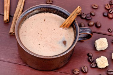 Masada bir vintage fincan sıcak çikolata