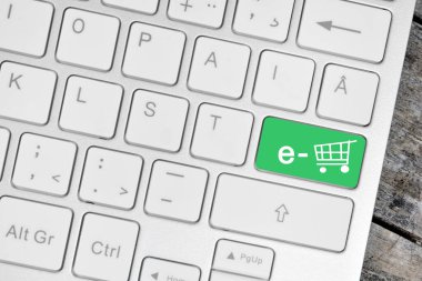 Yeşil düğmeli klavye bilgisayarında e-ticaret
