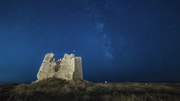 Vía Láctea Nocturna Timelapse Ruinas Del Antiguo Castillo Italia Noche — Vídeo de stock